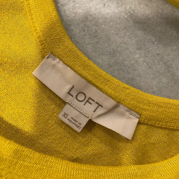 Loft Mustard Yellow Knit Stretch Split Hem Back Strap Tank Top Size XS - Picture 6 of 9